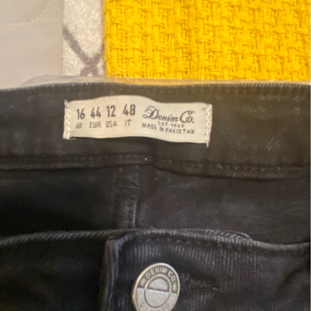 Denim & Co Black Distressed Jeans - Picture 3 of 4
